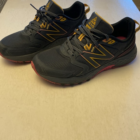 NEW BALANCE Unisex Running Shoes 9.5 W or 8 M - Picture 1 of 10